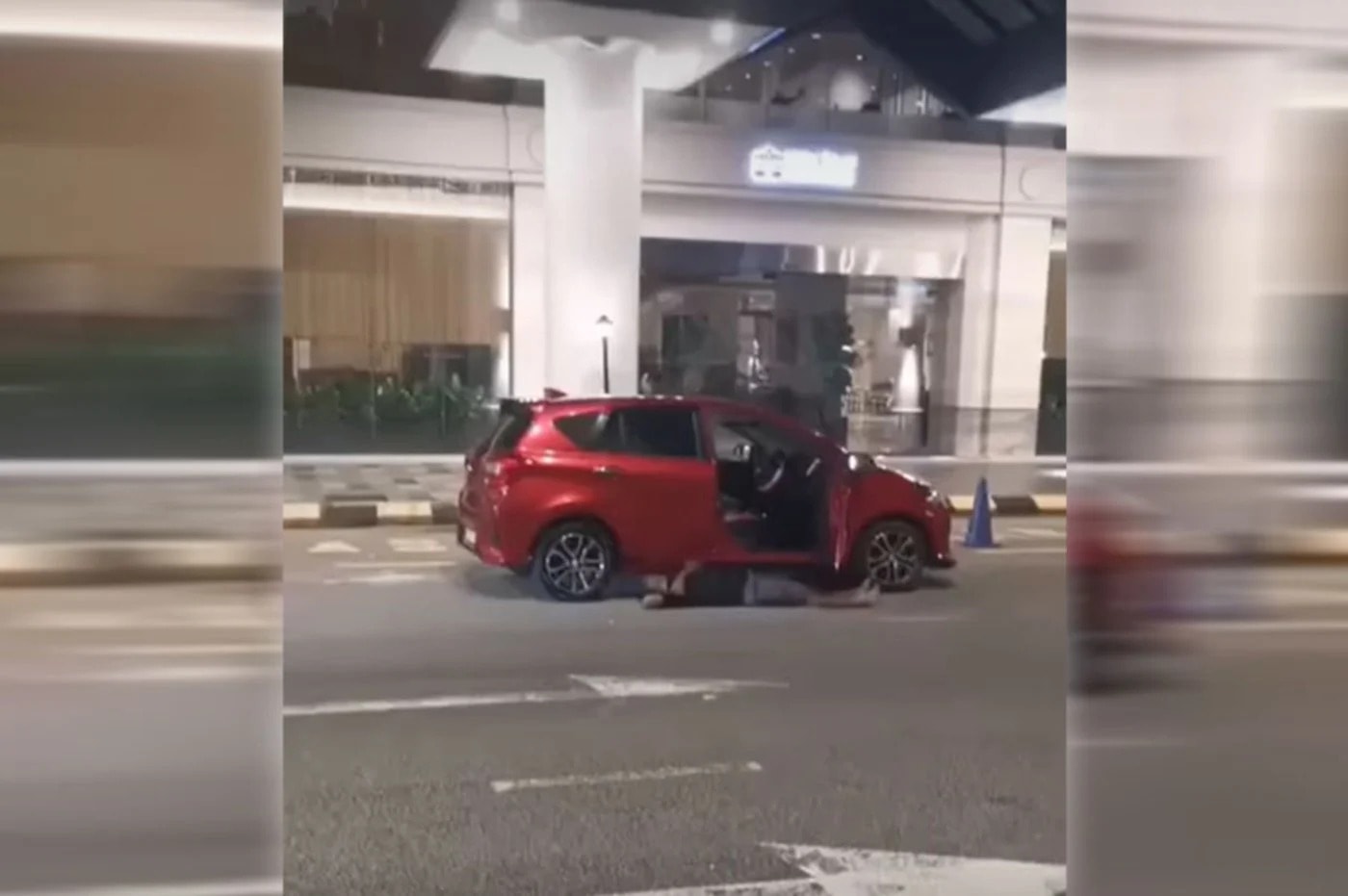 சாலை நடுவே சொகுசாக உறங்கிய நபர்: வைரலாகும் வினோத வீடியோ