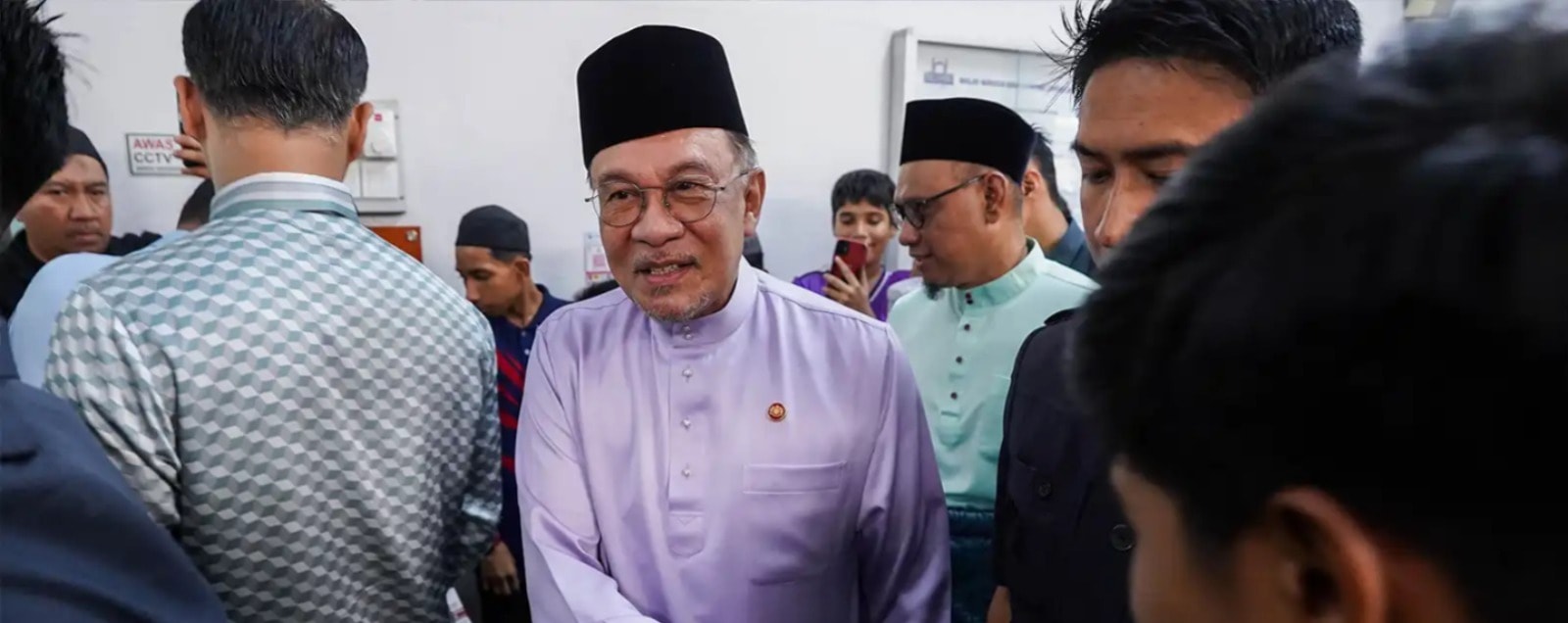 பொருளாதாரத்தில் கவனம் செலுத்துங்கள்: ரஃபிஸி மீது நடவடிக்கை கோருவோருக்கு அன்வார் அறிவுரை