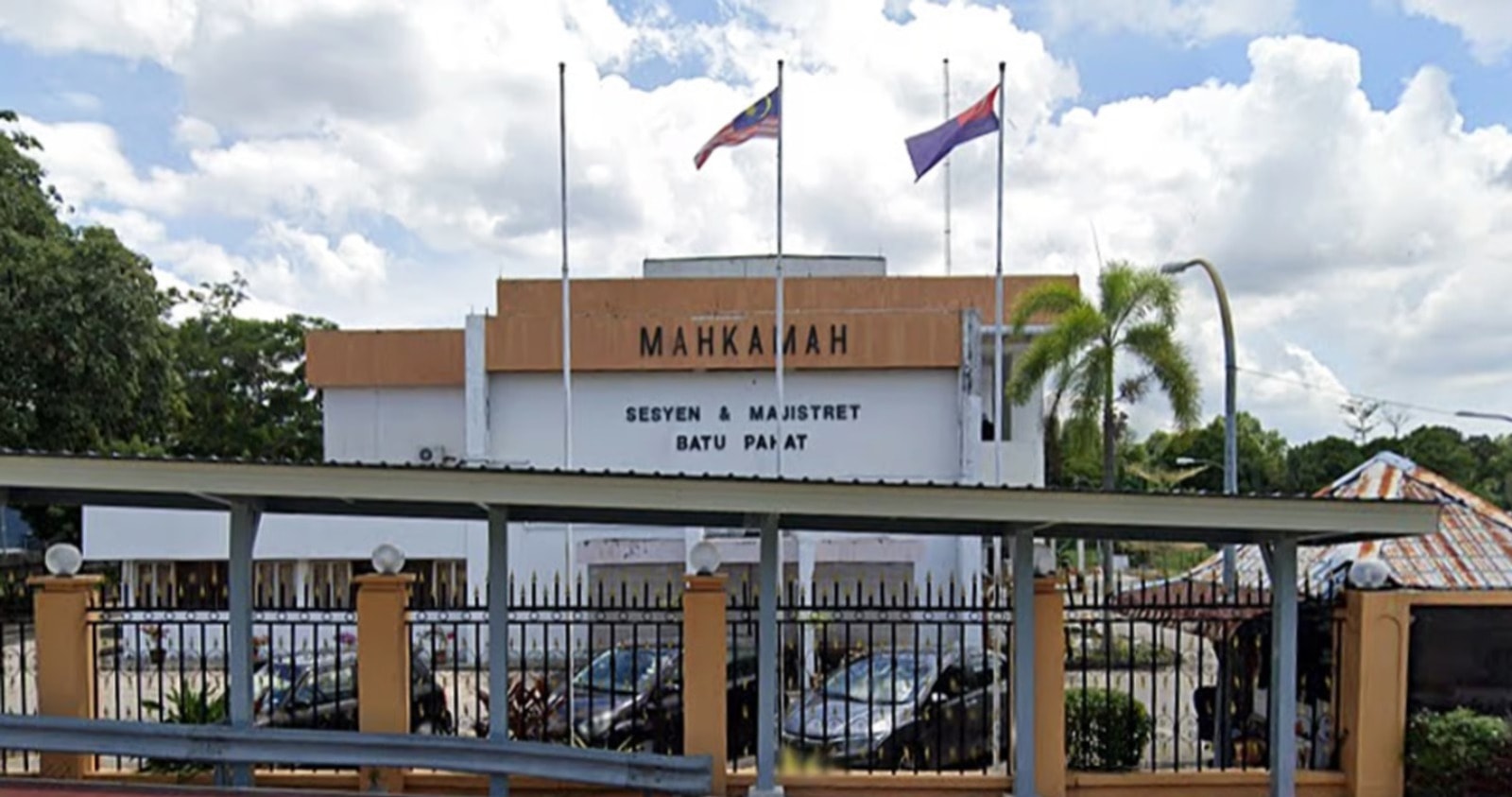 சிறுமிக்கு பாலியல் தொல்லை: ஒரு மாணவர் குற்றத்தை ஒப்புக்கொண்டார்; இருவர் விசாரணை கோரினர்