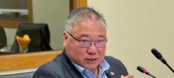 பிடிக்காவிட்டால் வராதீர்கள்": இசைத் திருவிழா விவகாரத்தில் அமைச்சர் தியோங் கிங் சிங் அதிரடி