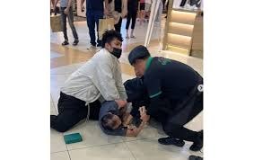 வழிப்பறித்  திருடனை மடக்கிப் பிடித்த ஓரியண்டல் கோபி உணவக ஊழியர்கள்: ஜோகூர் பாருவில் துணிகரம்