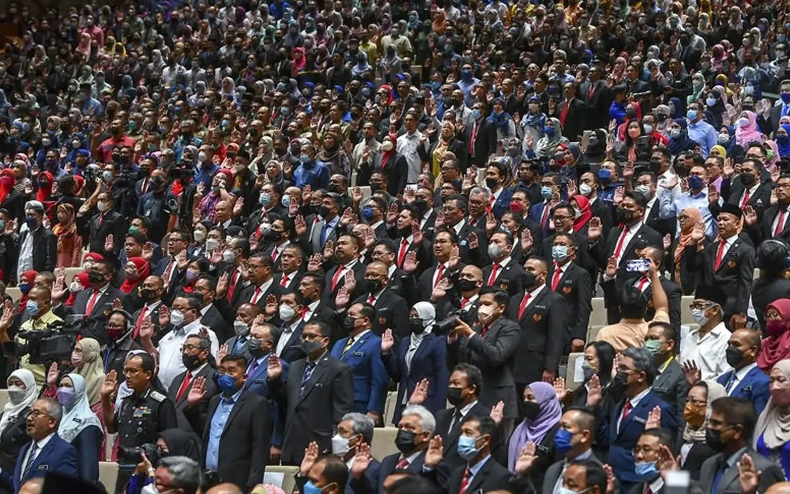 அரசு ஊழியர்களுக்கு வாரத்தில் 3 நாட்கள்  சலுகை: ஏப்ரல் 15 முதல் அமல்