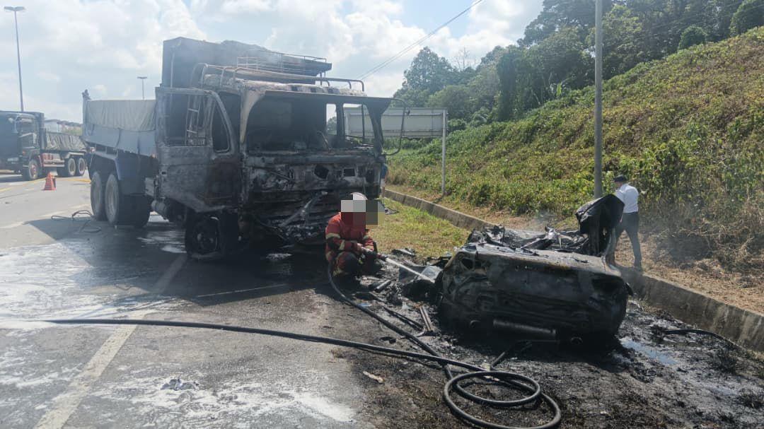 திடீர் தடம் மாற்றத்தால் கார் தீப்பிடித்து ஓட்டுநர் பலி