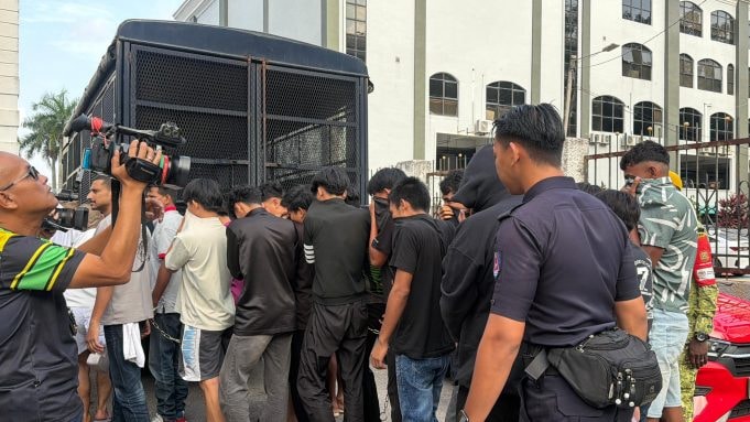 14 மாணவர்கள் நீதிமன்றத்தில் ஆஜர் - இரண்டு பெண்கள் மீதும் குற்றச்சாட்டு