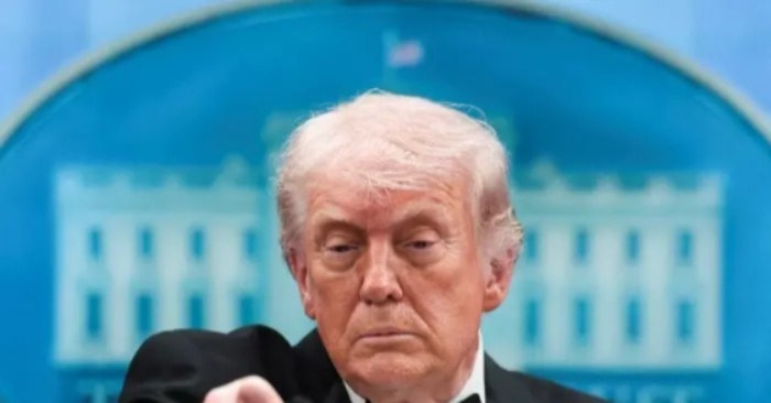 உலகப் பொருளாதாரத்திற்குப் புதிய சவால்: ஈரான் கடல்சார் முற்றுகை பல மாதங்களுக்குத் தொடரும் என அமெரிக்கா அறிவிப்பு.