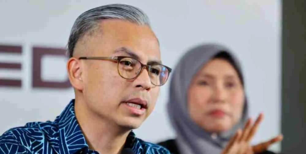 வீட்டிலிருந்தே வேலை செய்யும் முறை : நாட்டில்  3 லட்சம் லிட்டர் பெட்ரோல் சேமிப்பு