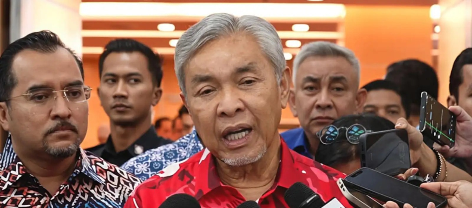 14 சட்டமன்ற உறுப்பினர்களும் தன்னிச்சையாகவே செயல்பட்டனர் - ஜாஹிட் ஹமிடி