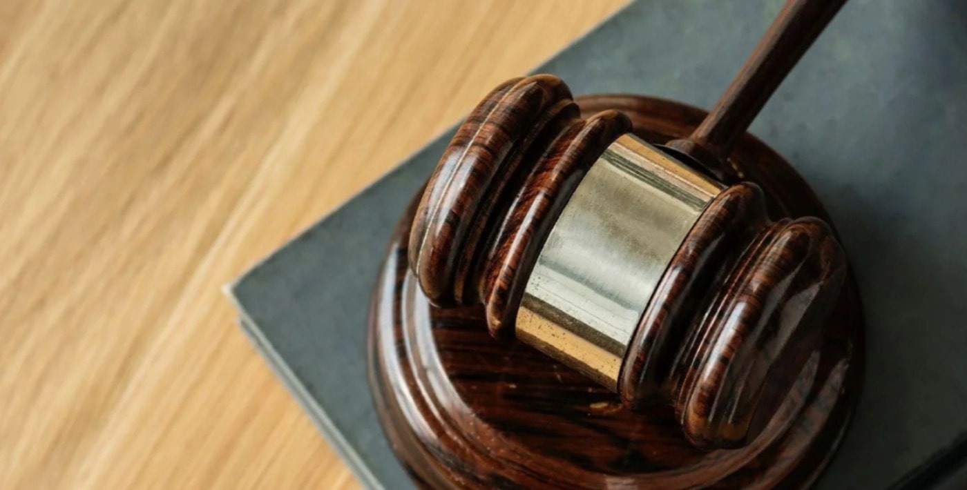 கைபேசி தகராறு: உடன்பிறந்த சகோதரனை கொலை செய்த பெண்ணிற்கும், அவரது காதலனுக்கும் தண்டனை