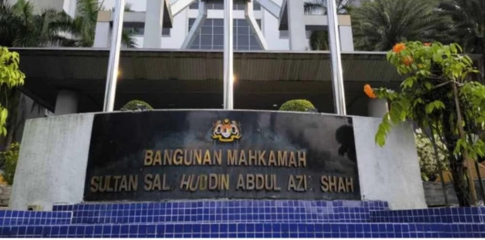 128 மில்லியன்  ரிங்கிட்  சட்டவிரோதப் பணப் பரிமாற்றம்: தொழிலதிபர் மீது நீதிமன்றத்தில் குற்றச்சாட்டு