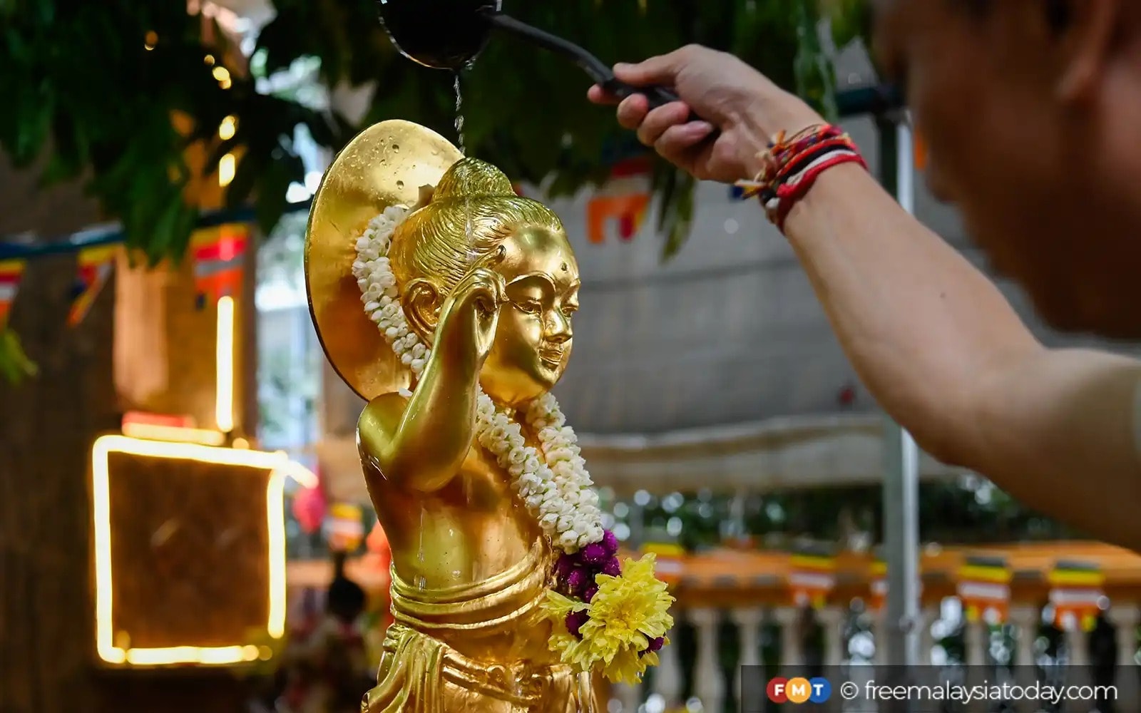 புத்தரின் திருநாளில் மலரட்டும் அமைதி: இணைய உலகிலும் அறநெறியைப் பேண அமைச்சர் வேண்டுகோள்
