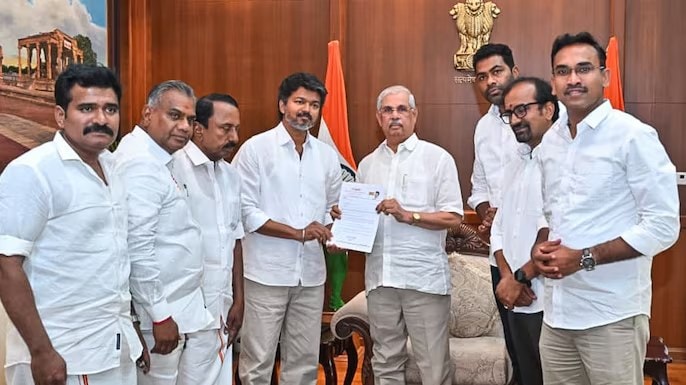 118 சட்டமன்ற உறுப்பினர்களின் பட்டியல் இருந்தால் மட்டுமே ஆட்சியமைக்க முடியும் – விஜயிடம் ஆளுநர் திட்டவட்டம்