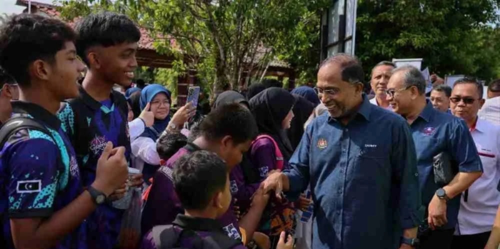 அரசுப் பல்கலைக்கழக சேர்க்கைக்கு எஸ்பிஎம் சான்றிதழ் மட்டுமே அடிப்படைத் தகுதி: மலேசிய உயர்கல்வி அமைச்சர் திட்டவட்டம்!