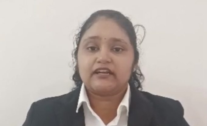 சமூக மாற்றத்திற்கான ஊடகமாக எழுத்தைப் பயன்படுத்தும் இளம் பட்டதாரி