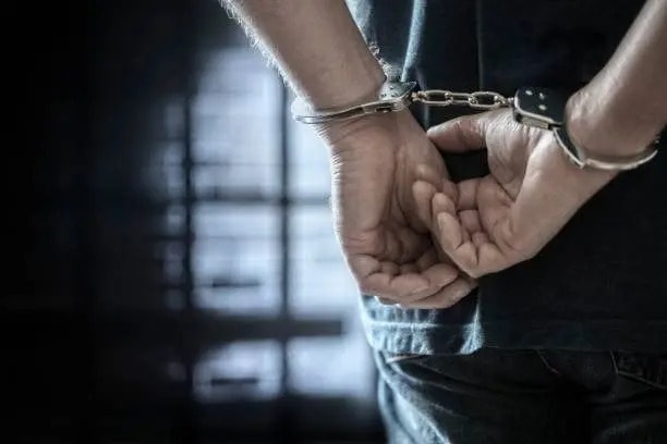 பொந்தியனில் காரை திருடிய போதை ஆசாமி - சில மணி நேரங்களில் மடக்கிப் பிடித்த போலீசார்