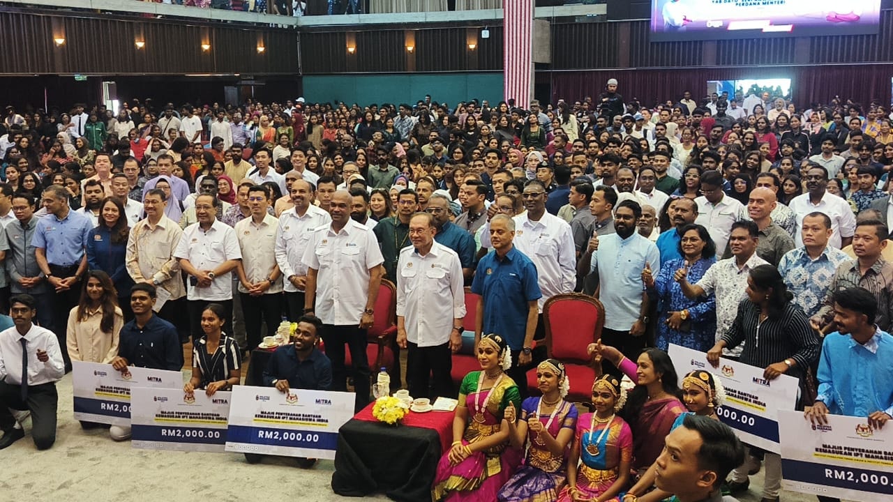 கல்விக்குக் கரம் கொடுக்கும் மித்ரா: மடிக்கணினி பெற்ற உயர் கல்விக்கூட மாணவர்களின் நேரடிப் பேட்டி