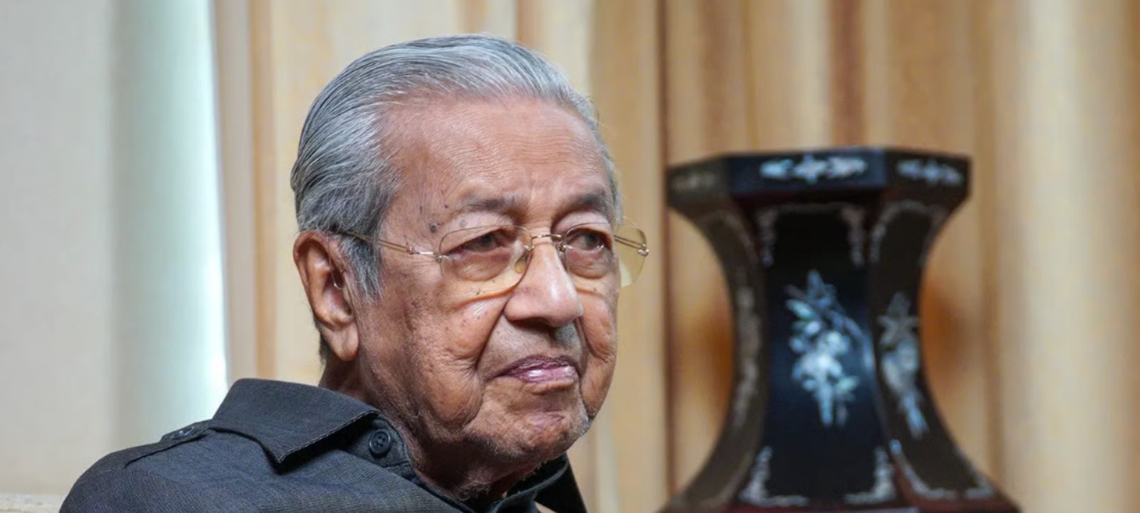 மலாய்க்காரர்களை ஒன்றிணைக்கும் முயற்சியில் தோல்வி / மலேசியாவில் ஆதிக்கம் இழக்கும் அபாயம் இருப்பதாக மகாதீர் எச்சரிக்கை