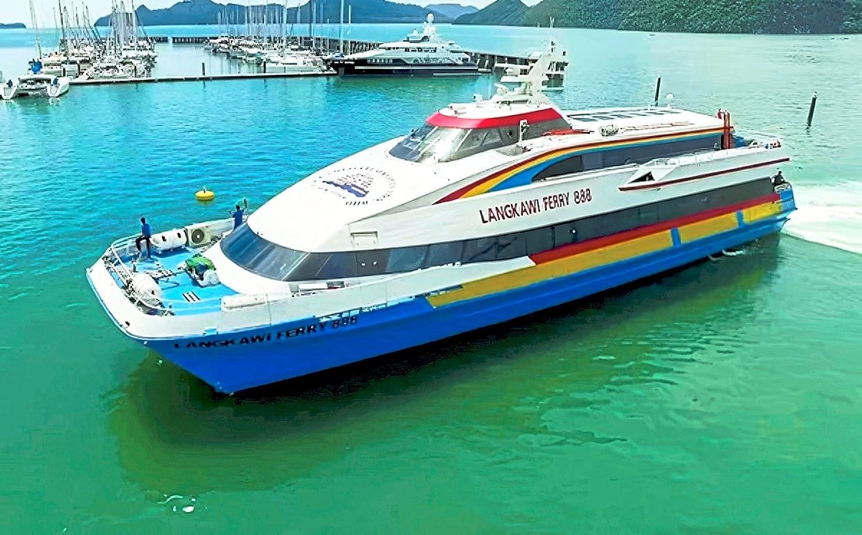 லங்காவியில் குவியும் சுற்றுலாப் பயணிகள் - படகு சவாரிக்கான டிக்கெட் விற்பனை 1 லட்சத்தை எட்டியது