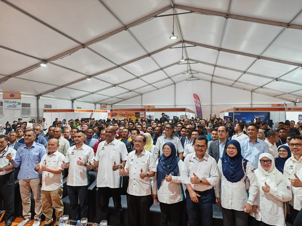 வெளிநாடுகளில் பணியாற்றும் மலேசியர்களுக்கும் பெர்கேசோ பாதுகாப்பு: விரைவில் சட்டத் திருத்தம் தாக்கல் – மனிதவள அமைச்சர் ரமணன் அறிவிப்பு