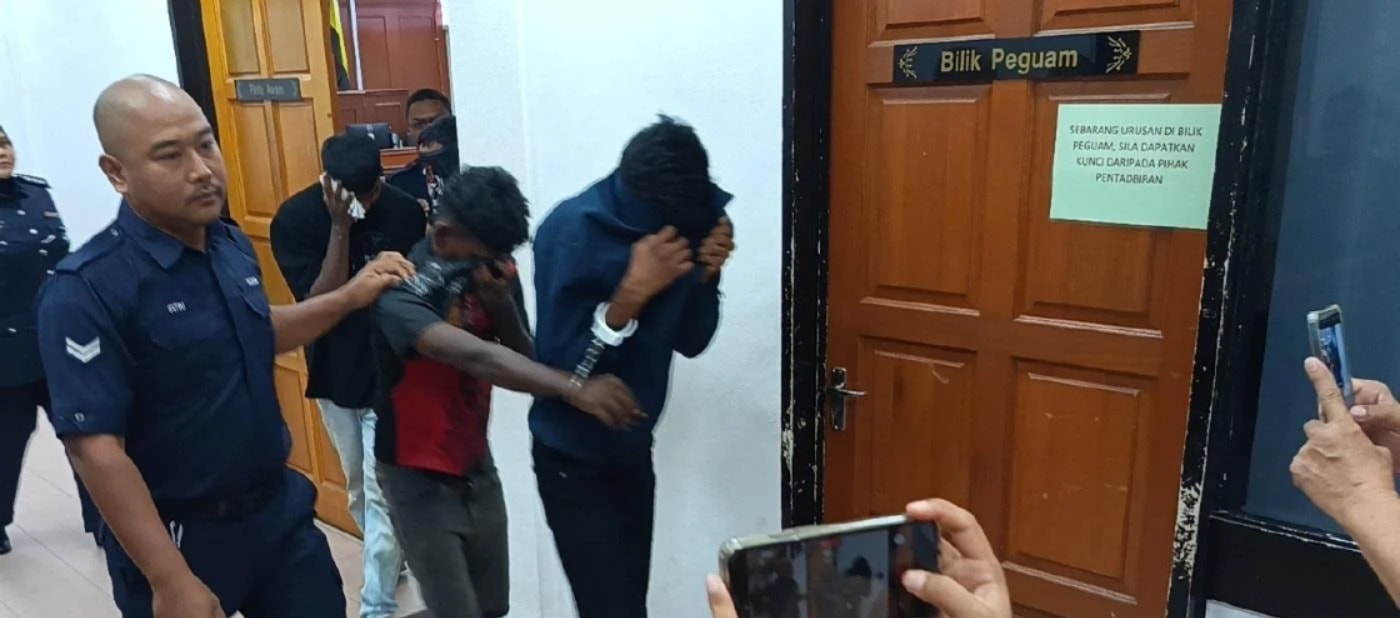 முதியவரை வெட்டிக்கொன்று விட்டு கொள்ளையடித்ததாக நான்கு இந்திய இளைஞர்கள் மீது கொலை குற்றச்சாட்டு