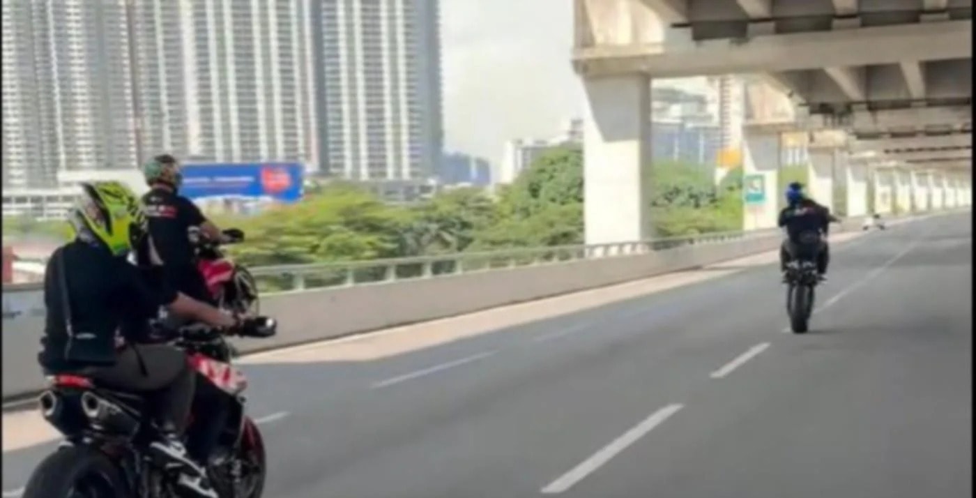 நெடுஞ்சாலையில் ஆபத்தான சாகசம் - இரு ஆடவர்கள் கைது