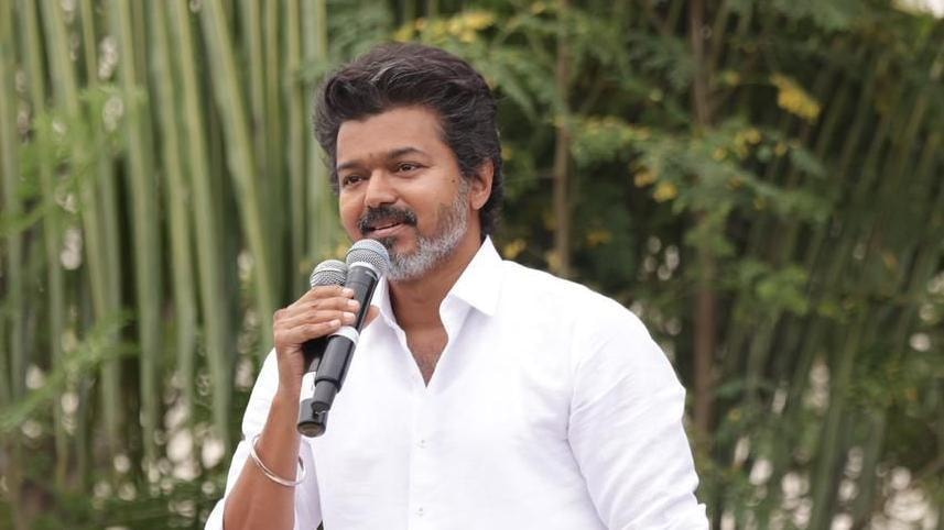 காதல் நாயகன் முதல் தமிழக முதலமைச்சர் வரை: திரையுலகப் புகழும் தளபதி விஜய்யின் அசாத்திய அரசியல் வெற்றியும்