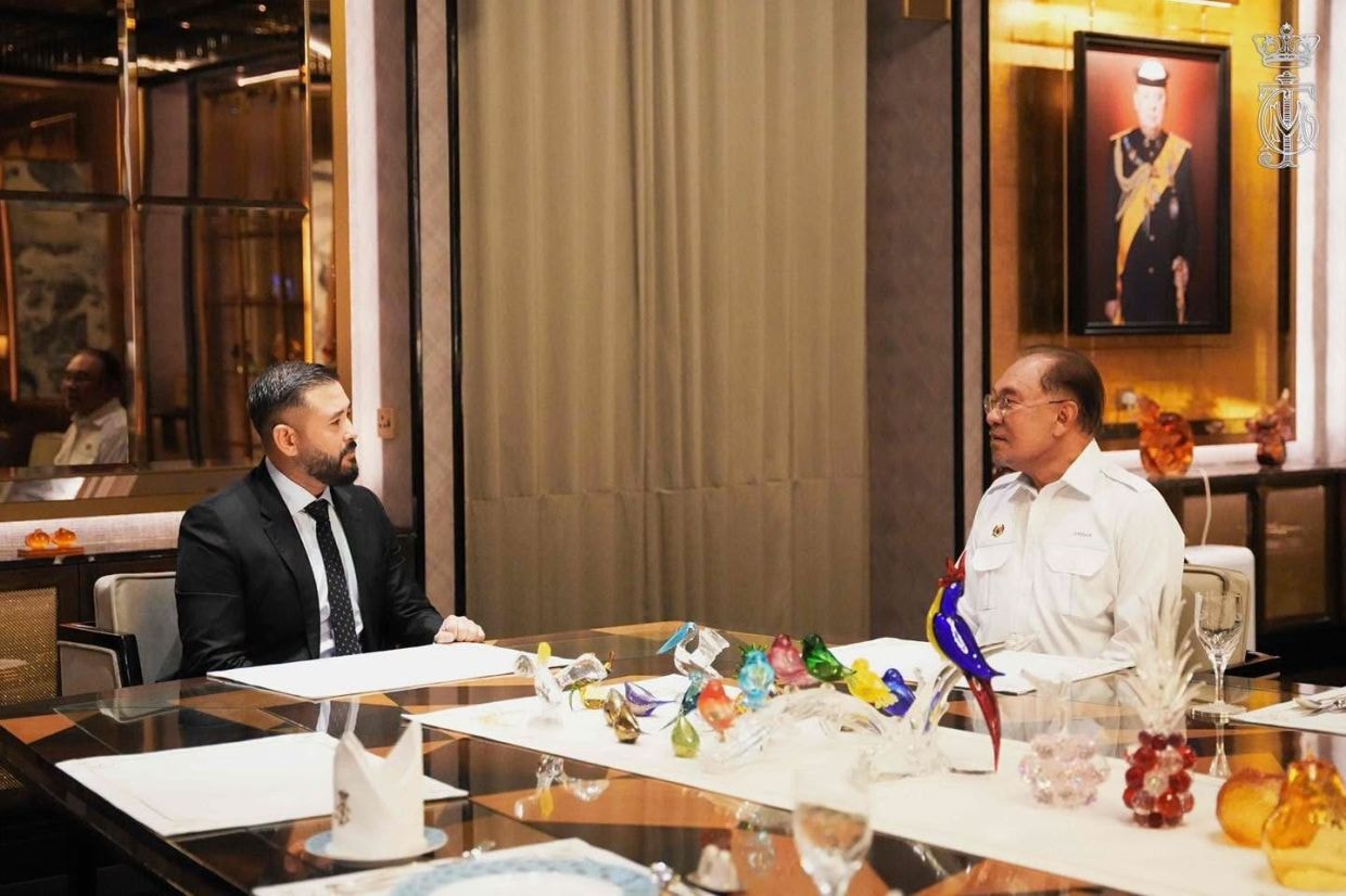 கூட்டரசு அரசாங்கம் –ஜோகூர் மாநில அரசு ஒத்துழைப்பு வலுப்படும்: ஜோகூர் இளவரசரை சந்தித்தார் பிரதமர் அன்வார்