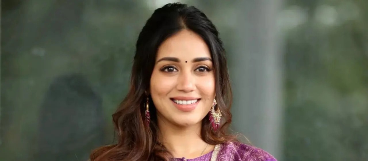 சினிமாவை விட்டே விலக நினைத்தேன்: 'சிங் கீதம்' பட விளம்பரத்தில் நிவேதா பெத்துராஜ் உருக்கம்