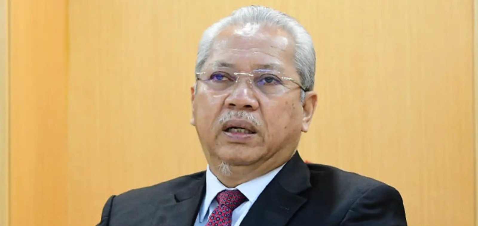 அவசரப்பட்டு பேச வேண்டாம், நிதானமாக இருங்கள்" - பெர்சத்து கட்சிக்கு அன்வர் மூசா அறிவுறுத்தல்