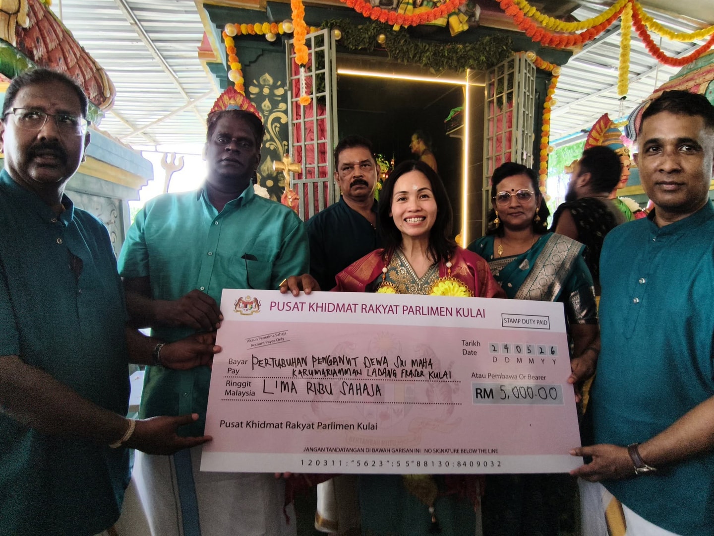 குலாய் ஸ்ரீ மஹா மாரியம்மன் ஆலய திருவிழா கோலாகலம்: ஆலய மேம்பாட்டிற்கு நிதியுதவி வழங்கி வாழ்த்திய நாடாளுமன்ற உறுப்பினர்!