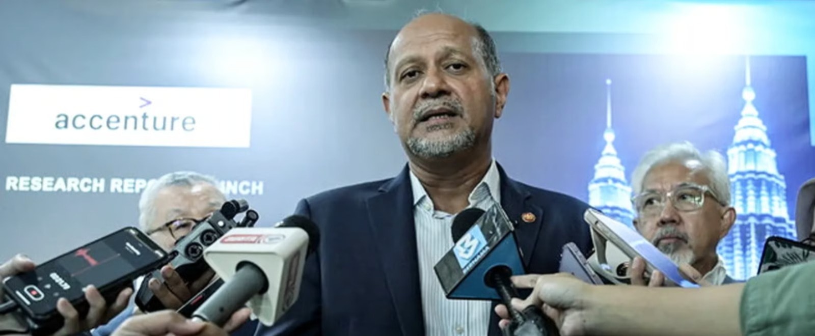 ஏஐ தொழில்நுட்பத்தால் பாதிக்கப்படும் துறைகளை அடையாளம்கண்டு மறுபயிற்சி அளிக்க அரசாங்கம் நடவடிக்கை
