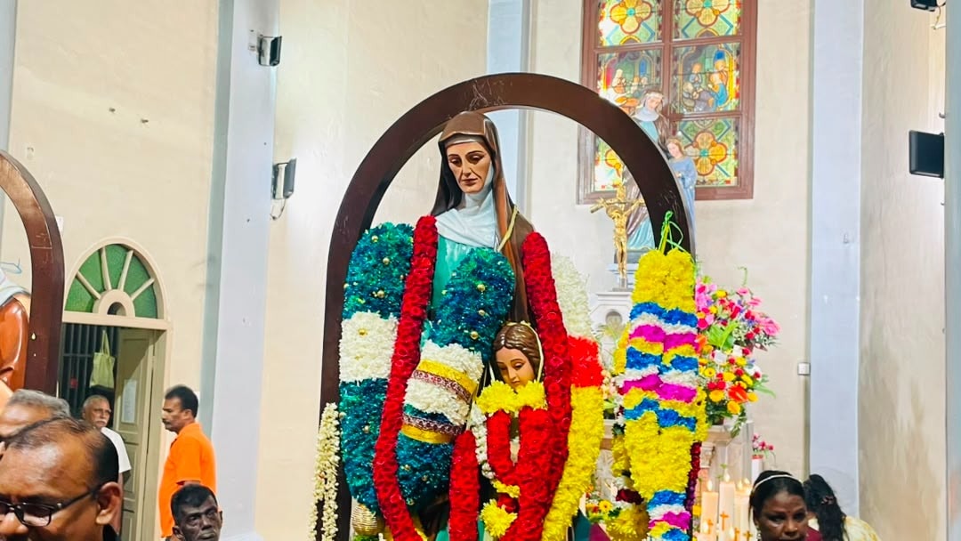 புனித அன்னம்மாள் பேராலயத் திருவிழா: ஒரு லட்சம் பக்தர்கள் திரண்டனர்; ஒற்றுமைக்கும் குடும்பத்திற்கும் முக்கியத்துவம்!