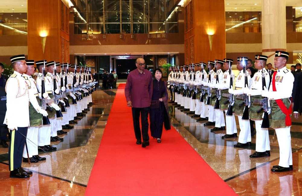மூன்று நாள் அரசுமுறைப் பயணம்: மலேசியா வந்தடைந்தார் சிங்கப்பூர் அதிபர் தர்மன் சண்முகரத்தினம்