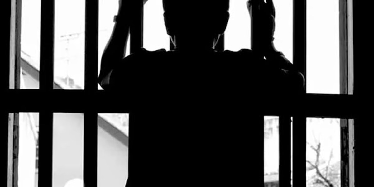 தடுப்புக் காவல்களில் கைதிகளை நிர்வாணமாக்கும் நடைமுறை இல்லை – உள்துறை அமைச்சர் சைஃபுடின் விளக்கம்