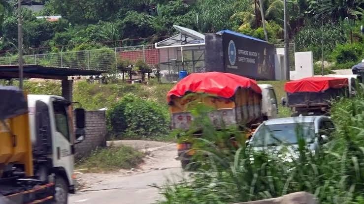 சுங்கை புசுவில் சட்டவிரோதக் குப்பைக் கொட்டல்: குடியிருப்பாளர்கள் புகார்