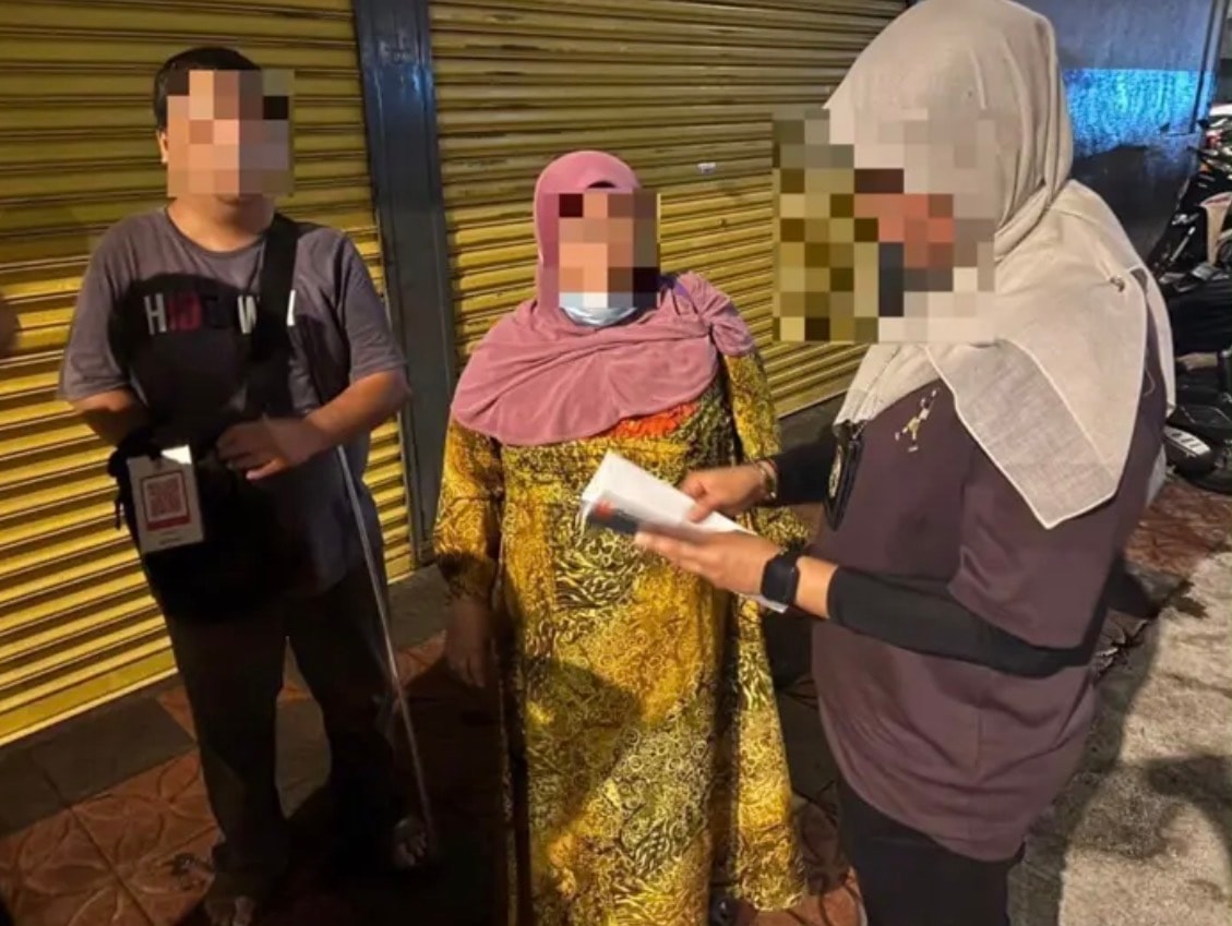 மாற்றுத் திறனாளி மலேசியர்களைப் பிச்சை எடுக்க வைத்த வெளிநாட்டுக் கும்பல் பிடிபட்டது