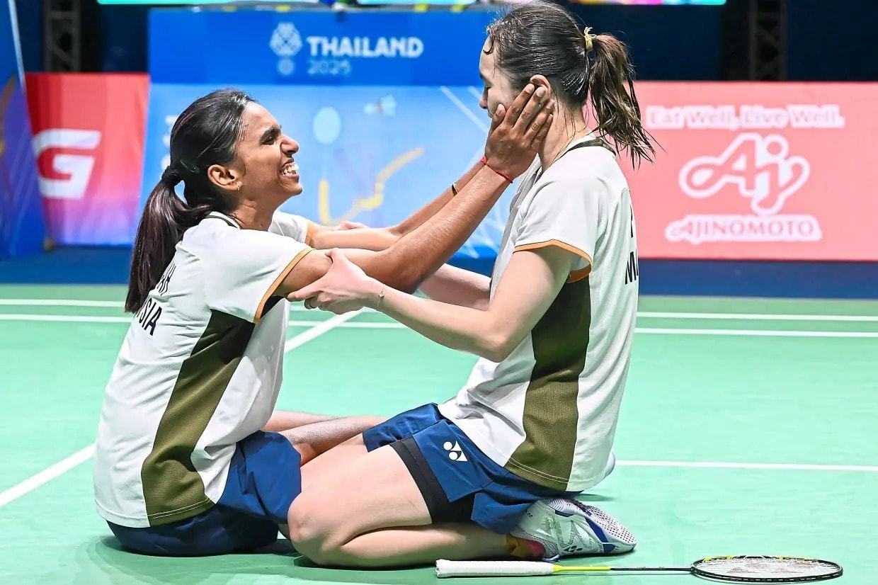 சீன பொது பூப்பந்து போட்டி: இரண்டாம் சுற்றுக்கு முன்னேறினர் பெர்லி - தினா இணை