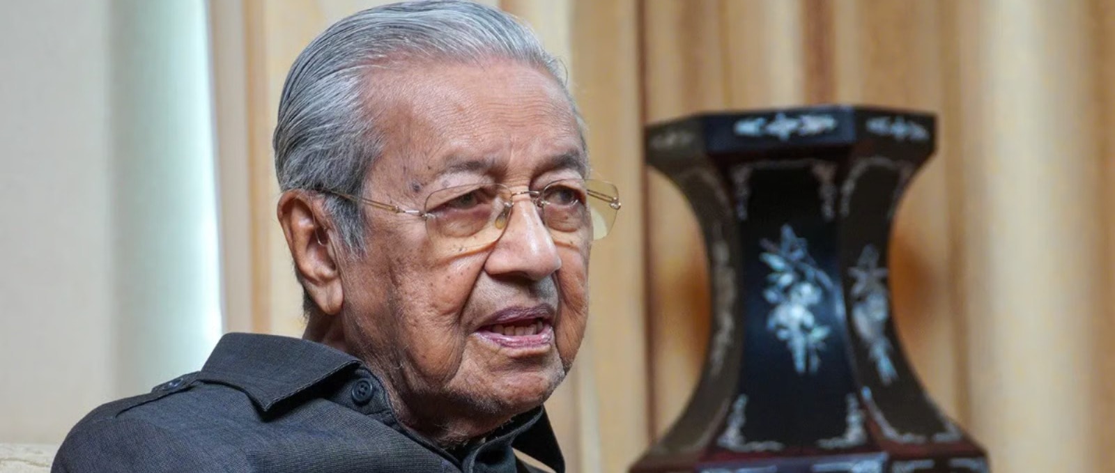 மலாய்க்காரர்கள் மலாய் வேட்பாளர்களுக்கே வாக்களிக்க வேண்டும் - மகாதீர் வலியுறுத்து