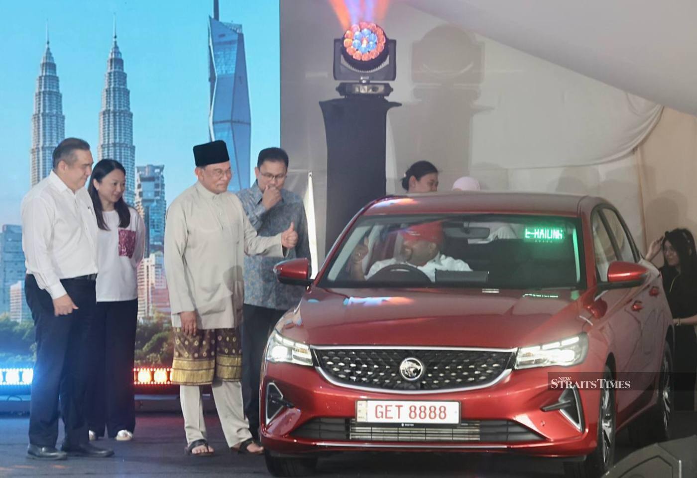 மலேசிய டாக்சி தொழில் துறை நவீனமயம்: குத்தகை முறை ஒழிப்பு; புதிய 'புரோட்டான் எஸ்70' அறிமுகம்!