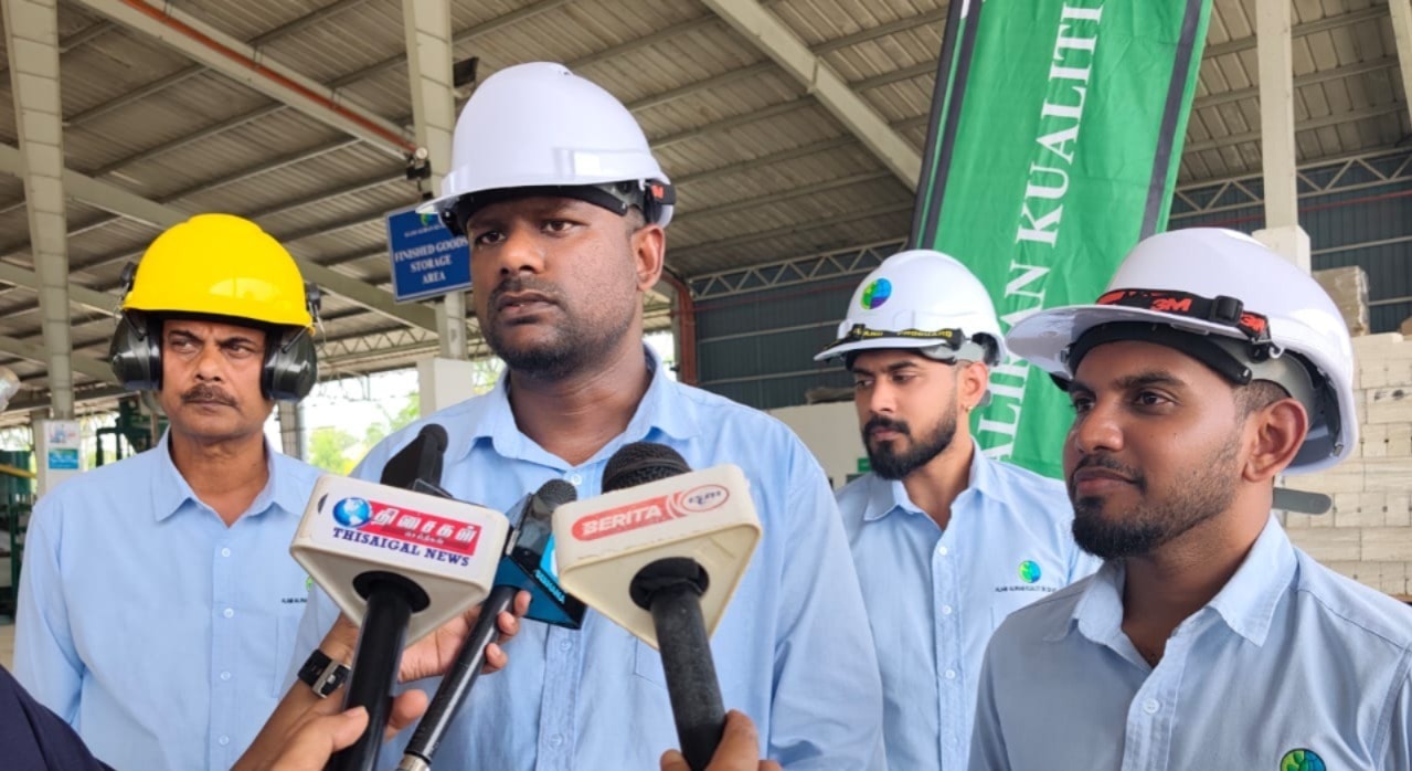 சுற்றுச்சூழல் பாதுகாப்பு: மலேசியாவிலேயே முதன்முறையாக நீர் சுத்திகரிப்பு எச்சங்களிலிருந்து 'ஈக்கோ பிரிக்' செங்கற்கள் தயாரிப்பு – பினாங்கு மாநிலம் சாதனை