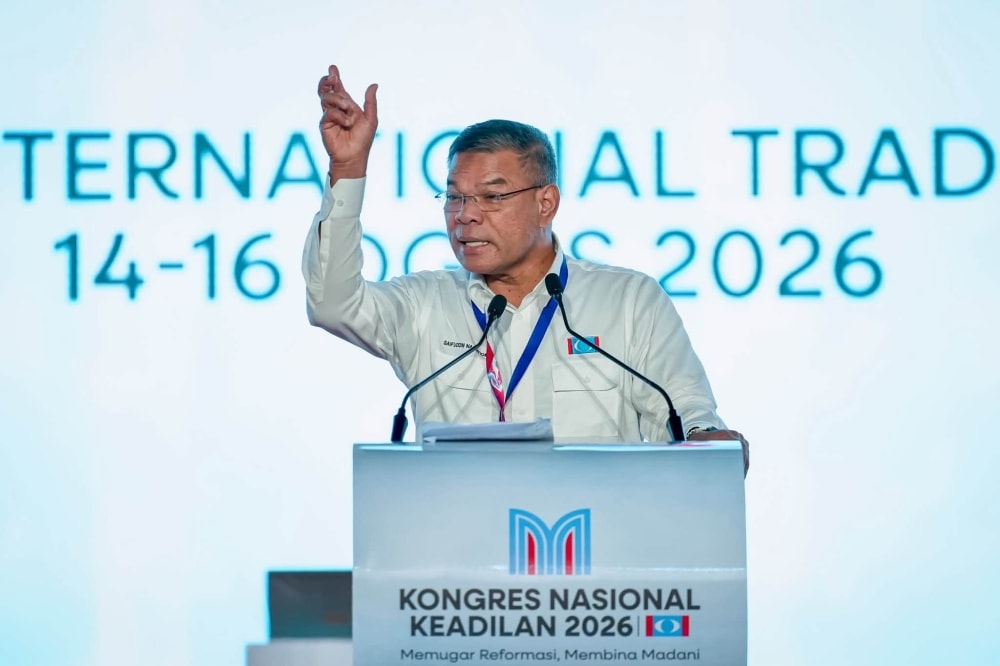 “மலாய்க்காரர்களுக்கு மிகப் பெரிய அச்சுறுத்தல் பிற இனங்களால் அல்ல; போதைப்பொருள் பழக்கத்தினால்” – சைஃபுடின் இஸ்மாயில் கவலை