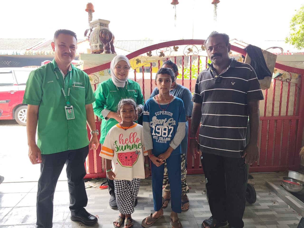 கட்டிக்க துணி கூட இல்லை… ஒண்ணுமே இல்லை!” – தீயில் அனைத்தையும் இழந்த குடும்பத்திற்கு எக்கான்சேவ் கரம்