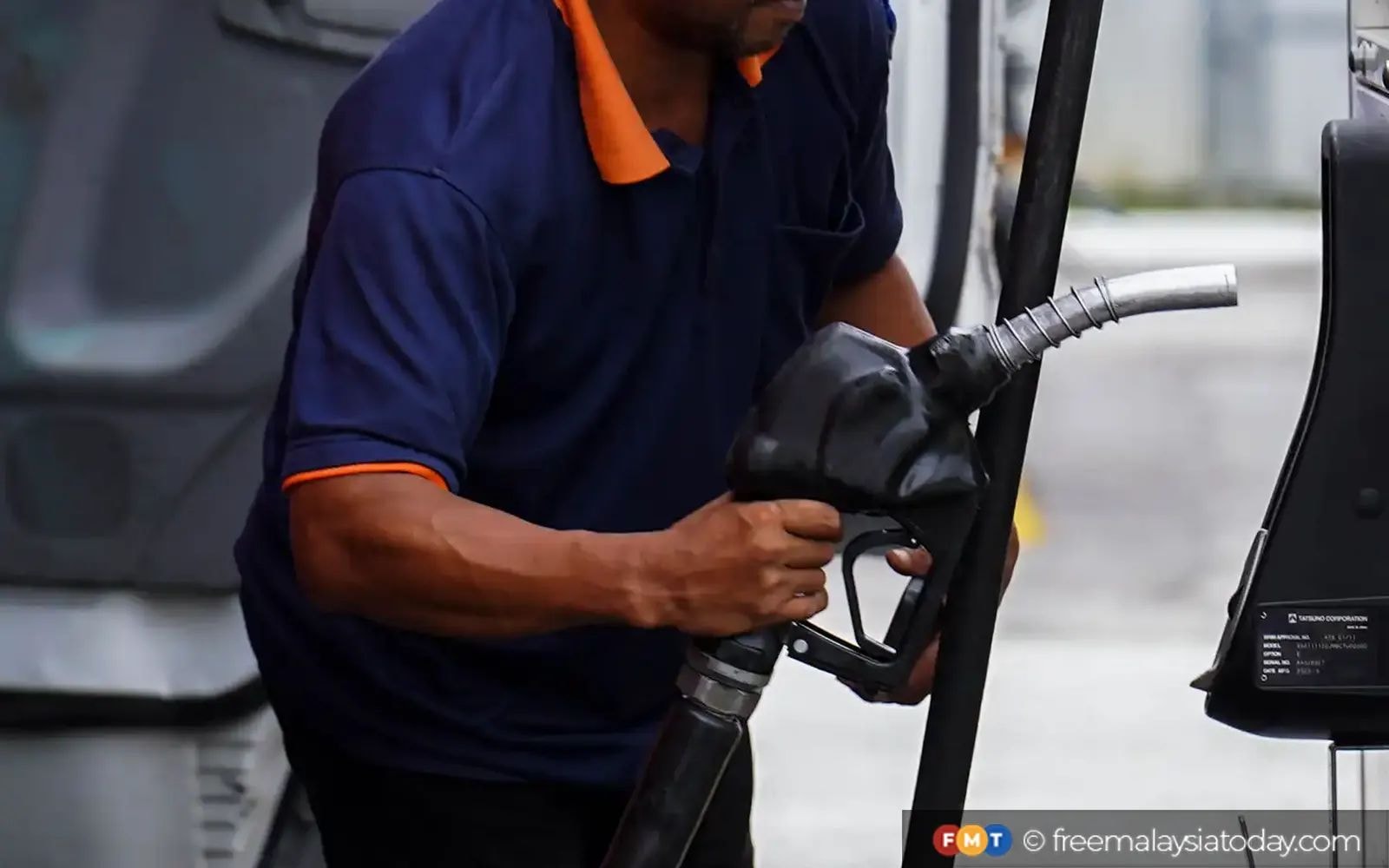 போலி டீசல் மானியம்: எண்ணெய் நிலைய ஊழியருக்கு 8 மாதச் சிறை மற்றும் 4 பிரம்படிகள்