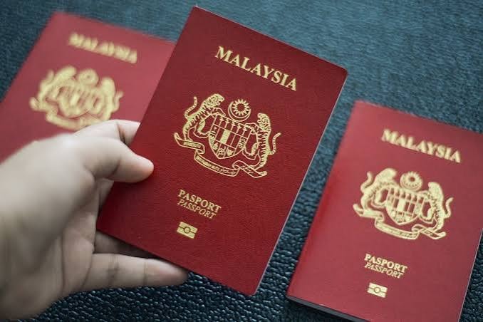 10 ஆண்டுக்கு மேல் செல்லுபடியாகும் மலேசியக் கடப்பிதழ் உடனடி நிறுத்தம் / வெளிநாட்டு பயணச் சிக்கலால் குடிநுழைவுத் துறை அதிரடி முடிவு