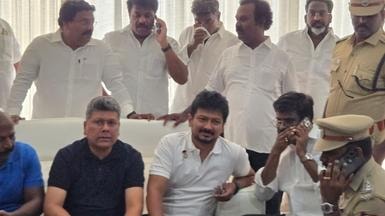 நடிகை திரிஷா குறித்து அவதூறு பேச்சு: உதயநிதி ஸ்டாலின் இல்லத்தில் அதிரடி கைது