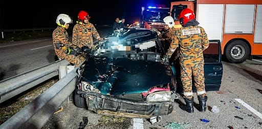 நெடுஞ்சாலையில் பசு மீது கார் மோதியது; ஆடவர் பலி
