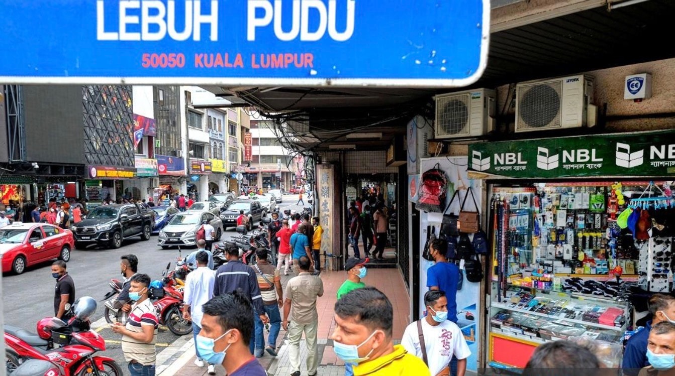 லெபோ புடு பகுதியில் சட்டவிரோத கிளினிக்குகள் முடக்கம் - போலி மருந்துகள் பறிமுதல்