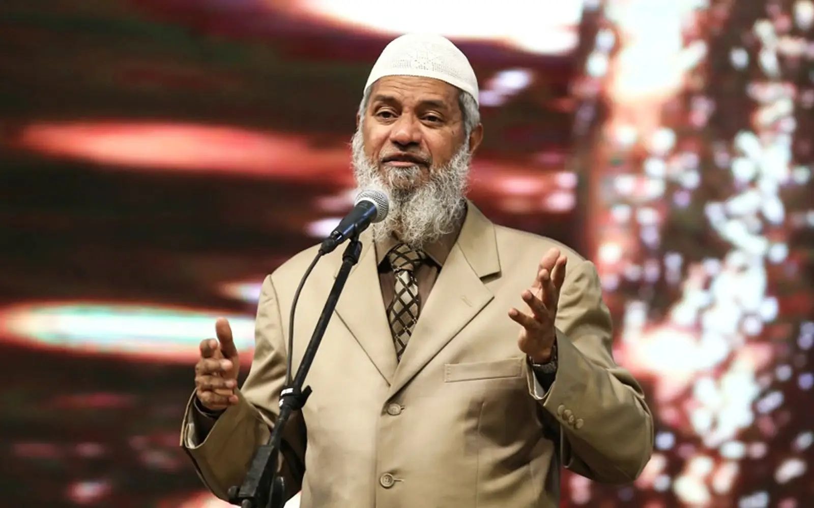 ஜாகிர் நாயக் விவகாரத்தில் இந்தியாவுடன் அரசியல் உடன்பாடா? – அன்வார் அரசுக்கு பாஸ் கட்சி கேள்வி