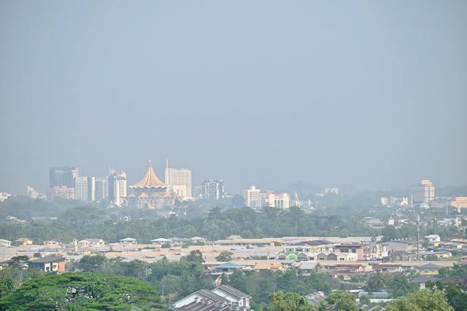 சரவாக்கில் மோசமடையும் புகைமூட்டம்; 6 பகுதிகளில் காற்றுத் தரம் மிகவும் அபாயகரம்