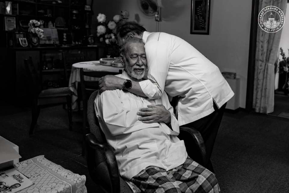 பிரதமர் அன்வாரின் சகோதரர் காலமானார்