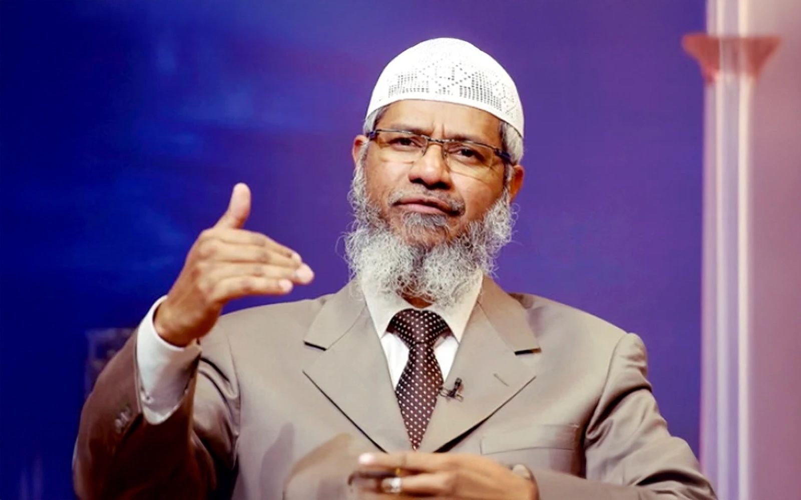 நாடு கடத்துவது குறித்து இந்தியாவுடன் அன்வார் பேச்சுவார்த்தை: கவலைப்படப் போவதில்லை என ஜாகிர் நாயக் அறிவிப்பு